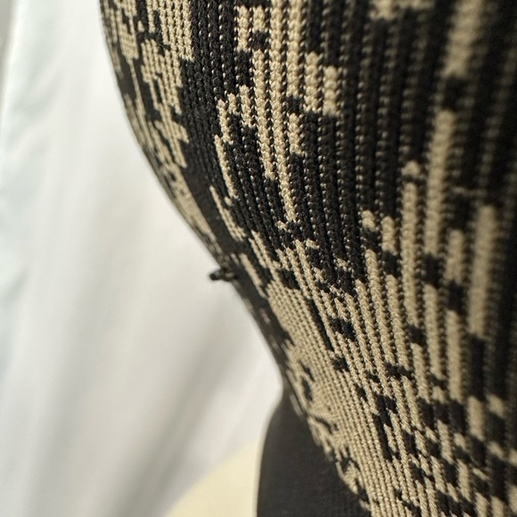 Fabletics Kamila Seamless Black and Tan Sports Bra - Picture 10 of 13